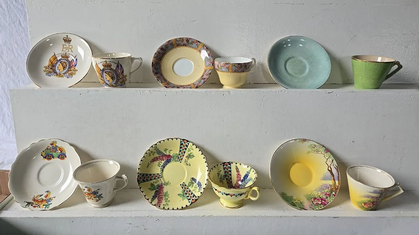 6 - Cups & Saucers
