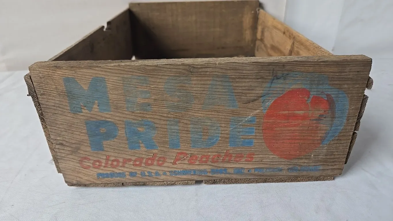 Economy Apple Crate & Mesa Pride Peaches