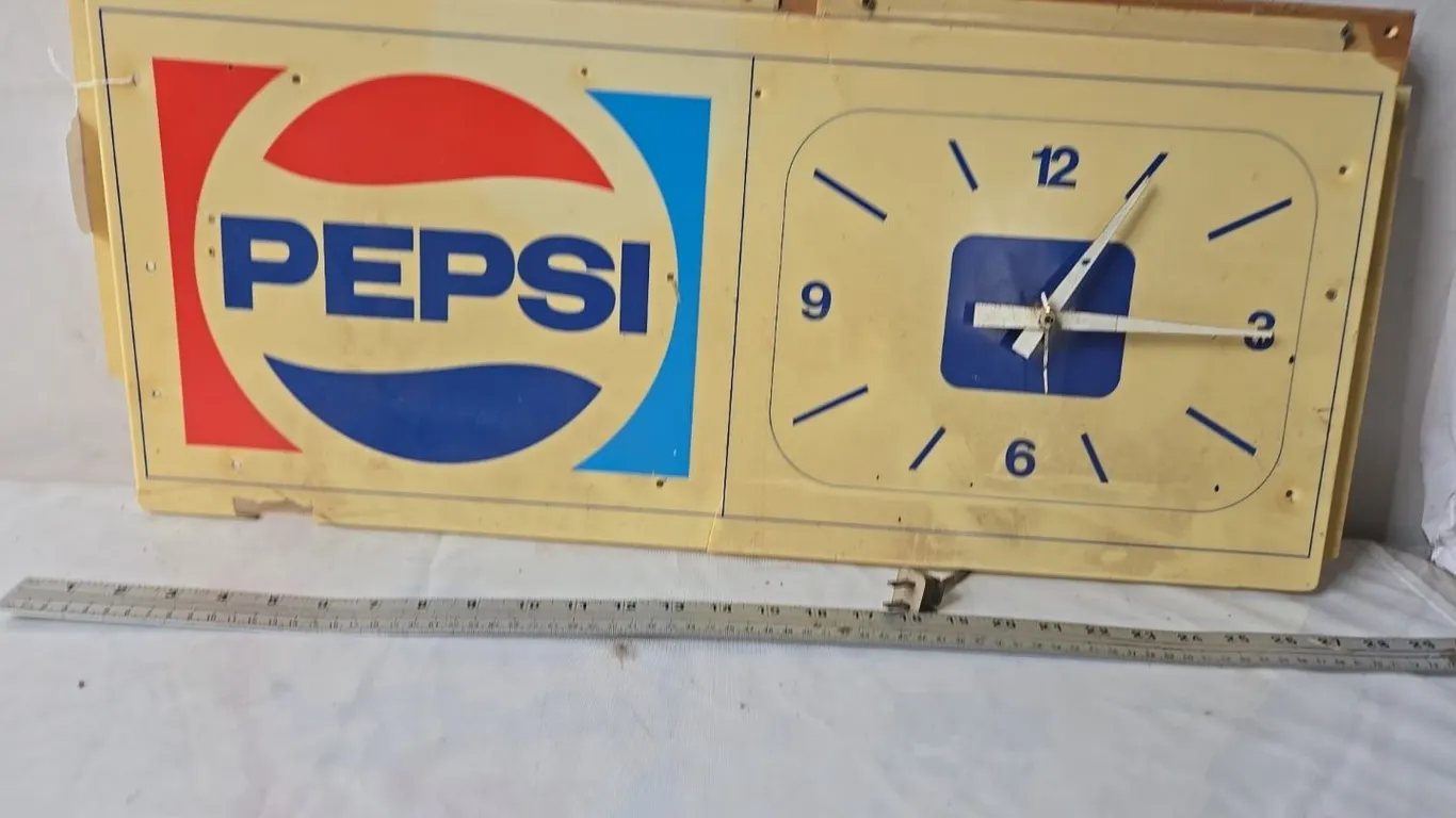 Pepsi Clock - plastic, works