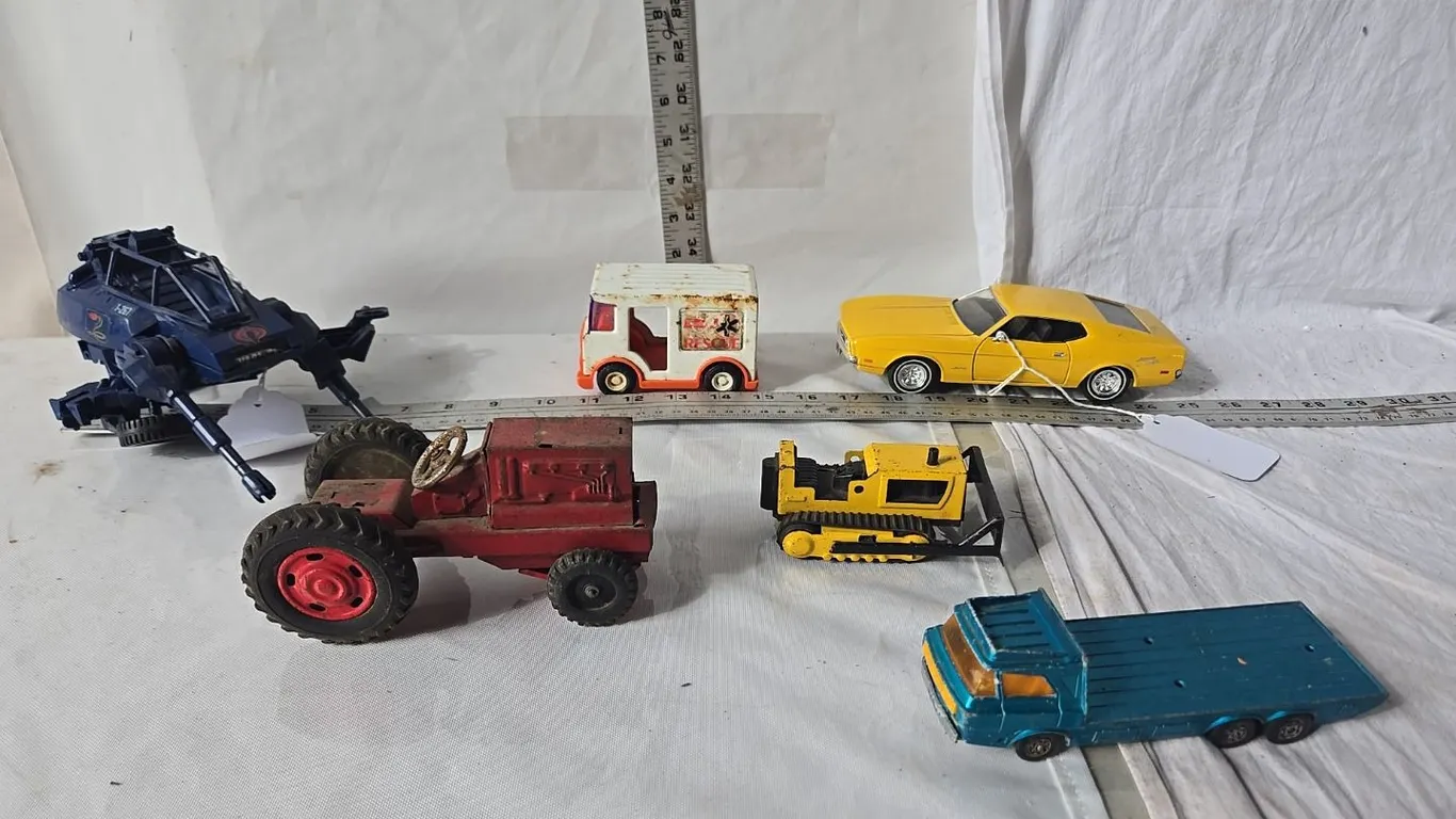 Misc. Toys incl. 1/24 Ford Mustang