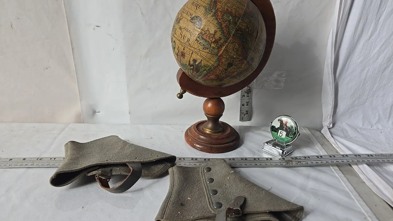 RCMP Desk Calendar, Spats & Globe