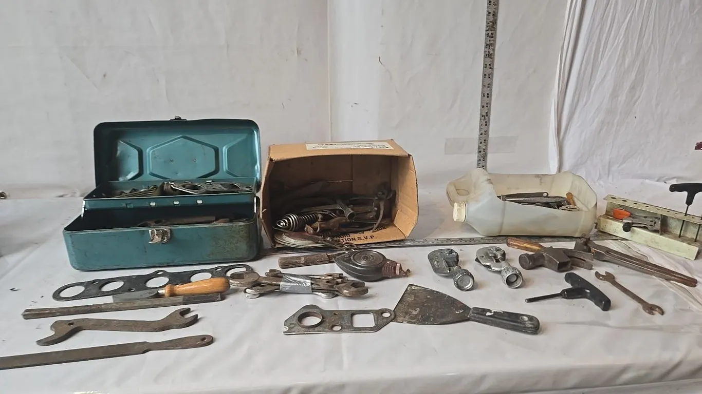 Vintage Tools, Toolbox, Pipe cutter, etc.