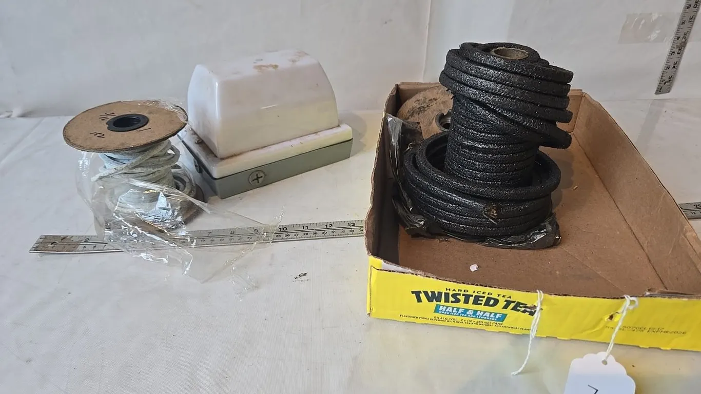Graphite Packing & Light