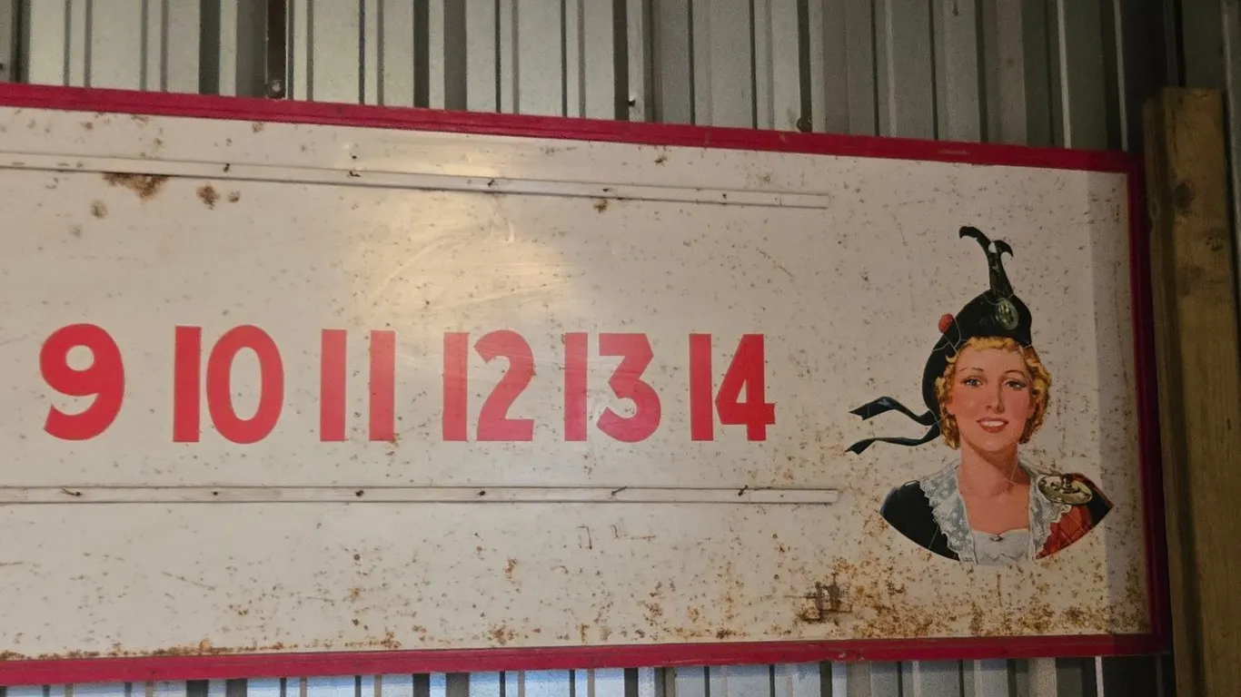 MacDonald's Cigarettes Curling Scoreboard - original