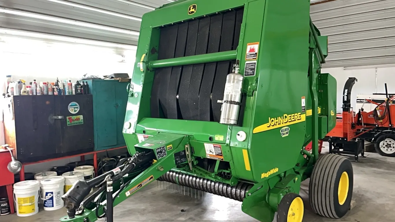 John Deere 567 Round Baler SN: E00387X302954