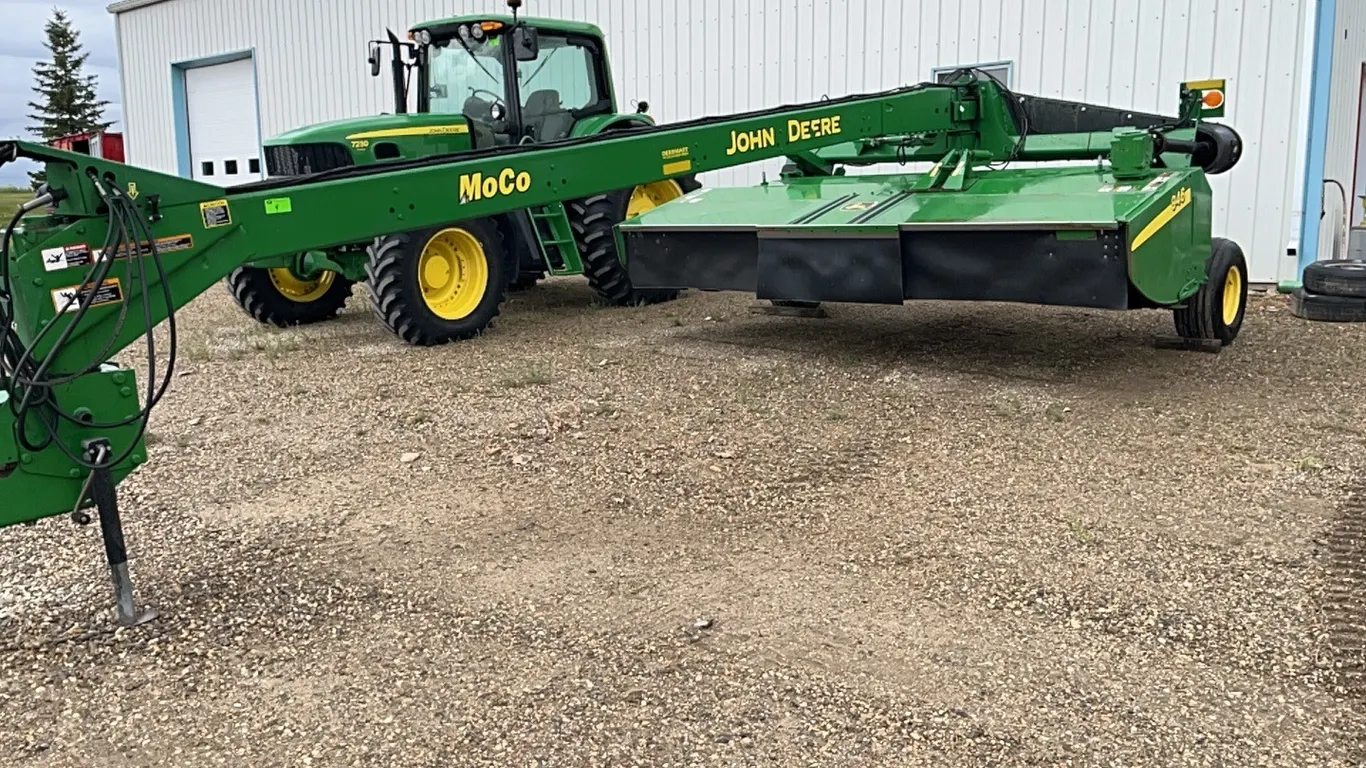John Deere 946 13' MOCO Centre Pivot Discbine SN: 1E00946RHEE400120