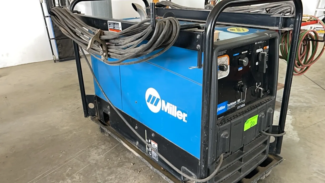 Miller Trailblazer 302 Welder SN: LJ011202Q
