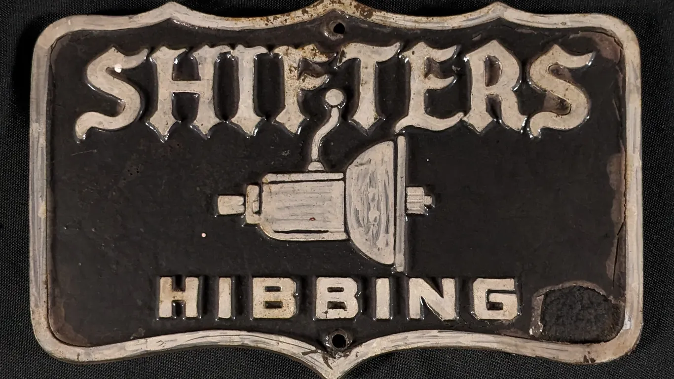 VINTAGE ORIGINAL CAST IRON CAR CLUB PLAQUE SIGN SHIFTERS HIBBING MINNESOTA