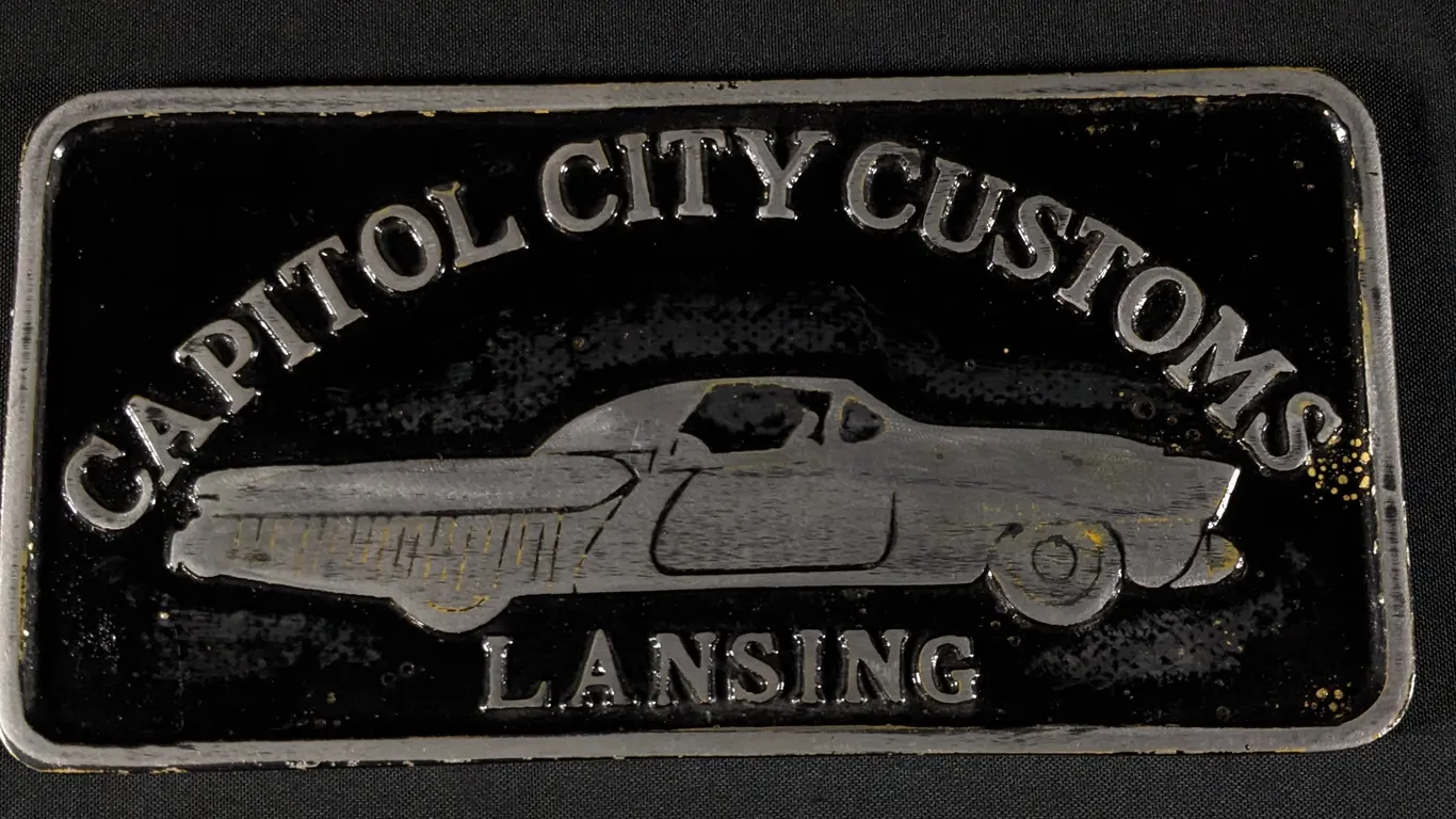 VINTAGE ORIGINAL CAST ALUMINUM CAR CLUB PLAQUE SIGN CAPITOL CITY CUSTOMS LANSING (MICHIGAN) MI MICH