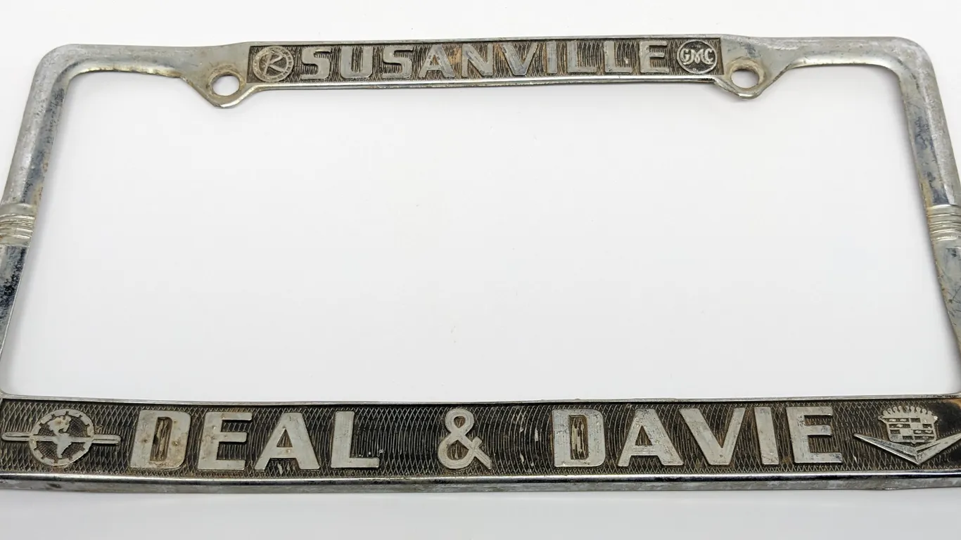 LICENSE PLATE FRAME DEAL & DAVIE RIVIERA (BUICK) GMC OLDSMOBILE CADILLAC SUSANVILLE CALIFORNIA CALIF