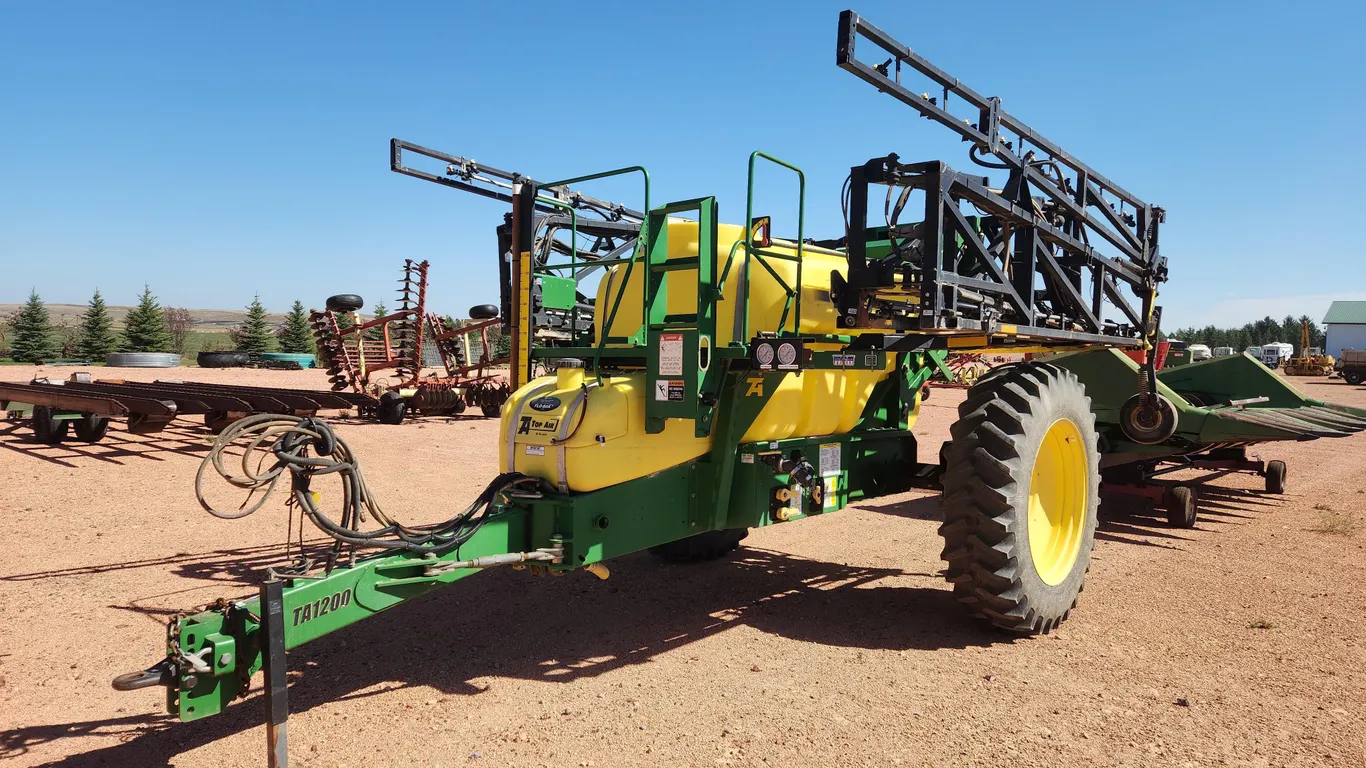 Unverferth Top Air TA1200 Pull-Type Sprayer