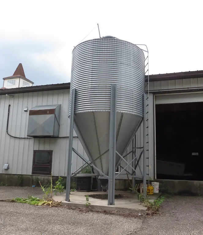 Approx. 13 Ton Holding Bin