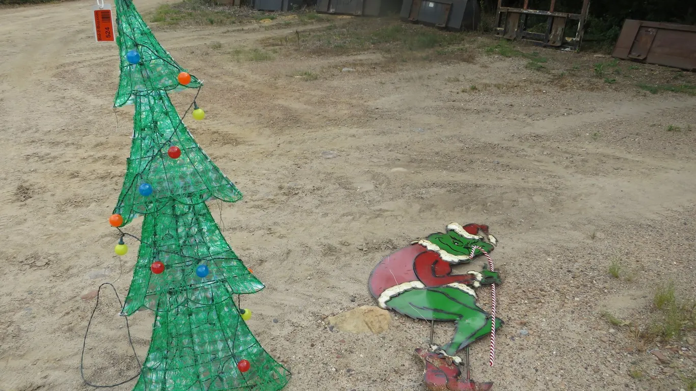 Lighted Tree and Grinch Decoration