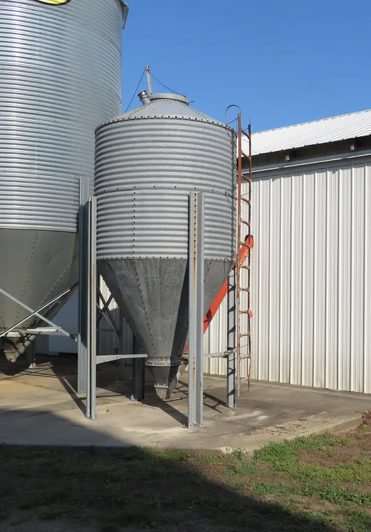 Approx. 4 Ton Holding Bin