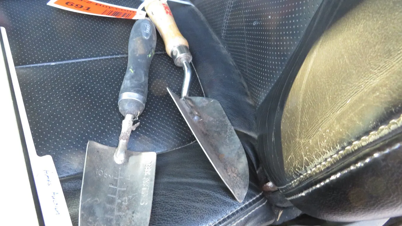 (2) Garden Shovels