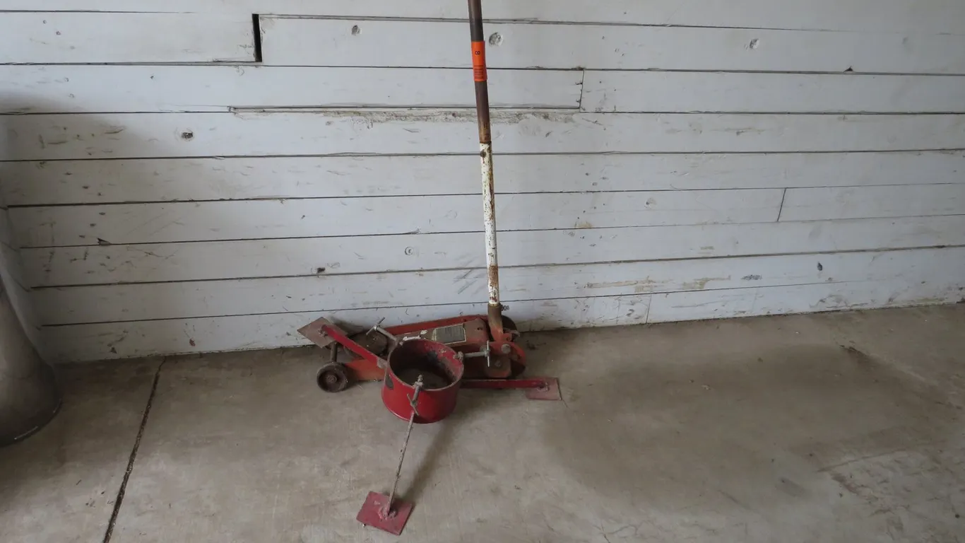 Floor Jack and Tree Stand