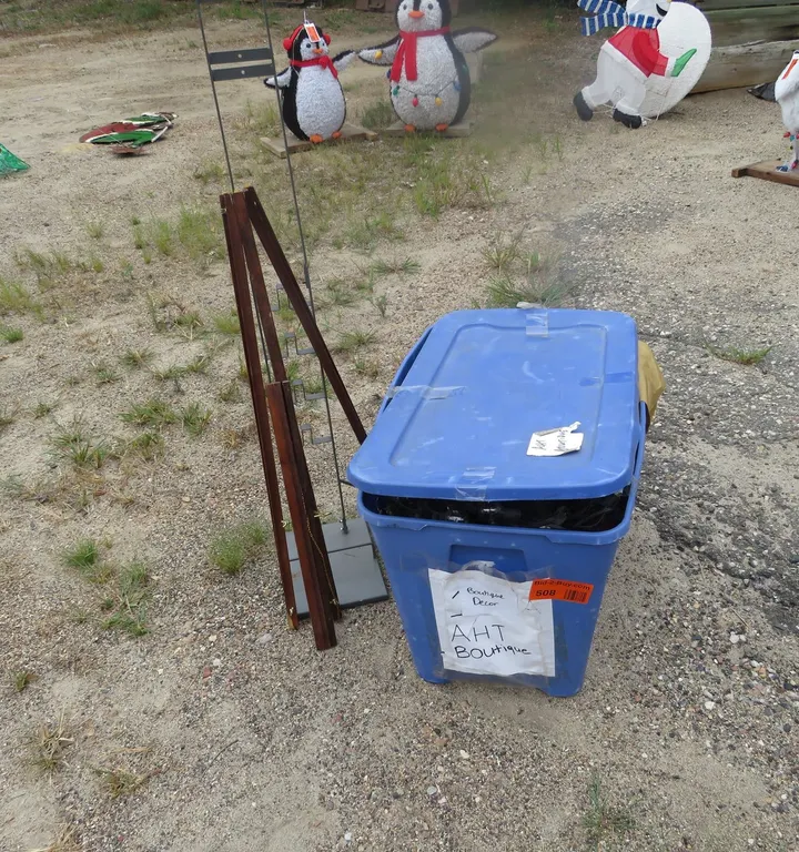 Tote and Display Stands for Decor