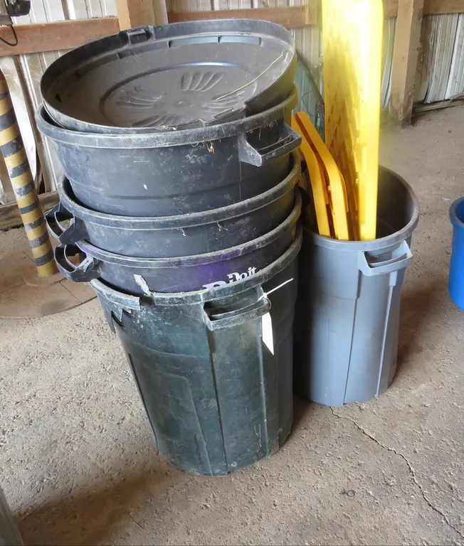 (5) Shop Trash Cans