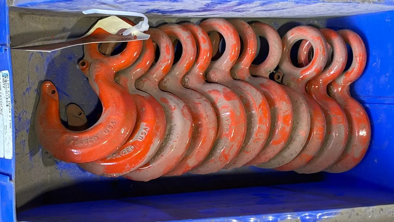 (11) Hooks
