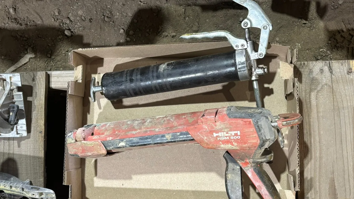 Hilti HDM 500 Adhesive Dispenser and Grease Gun