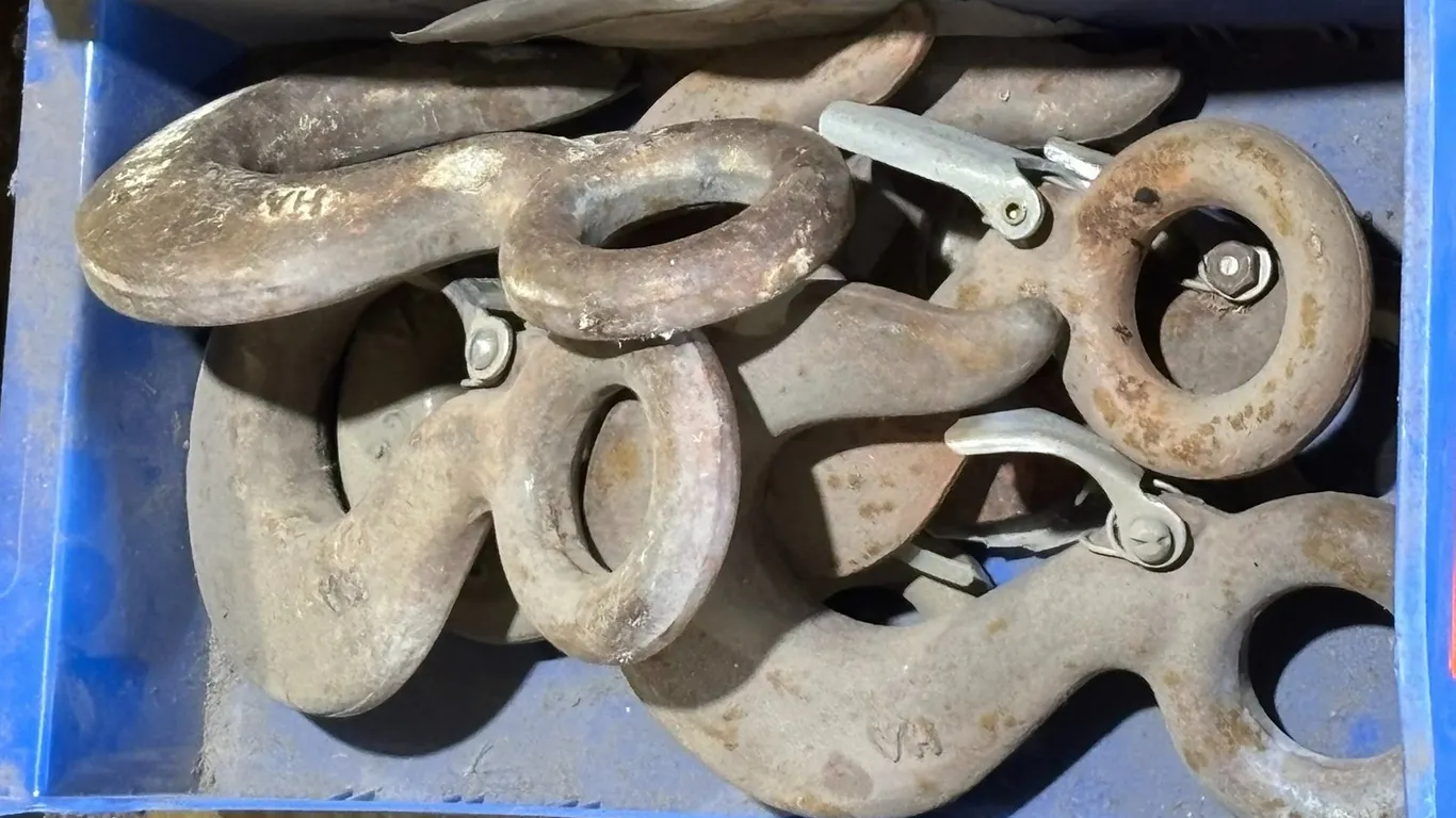 (6) Hooks