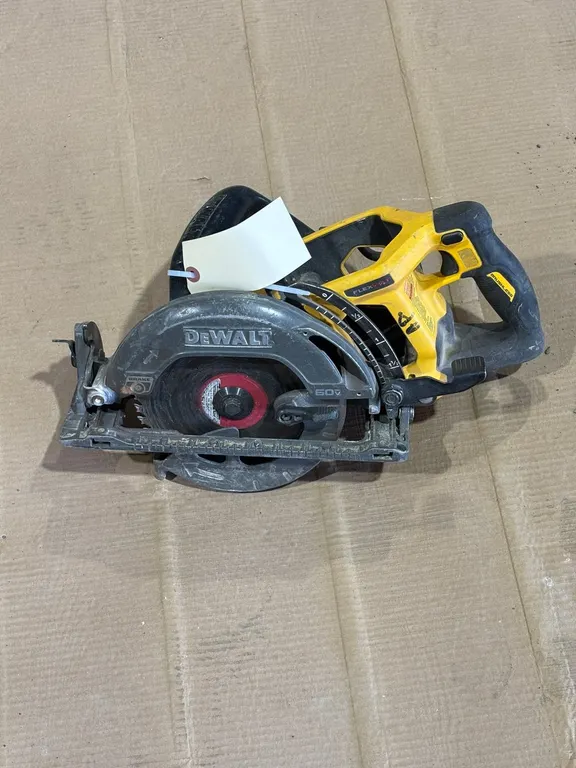 DeWalt Cordless 7-1/4" Worm Drive Saw
