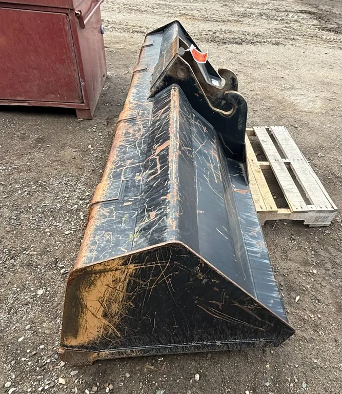 Lull Sky Trak 94" Bucket