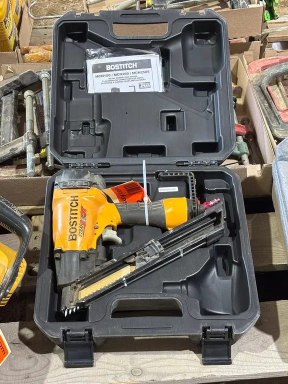 Bostitch Strapshot MCN150 Nail Gun