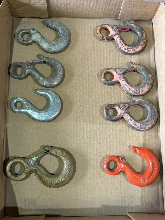 (8) Hooks