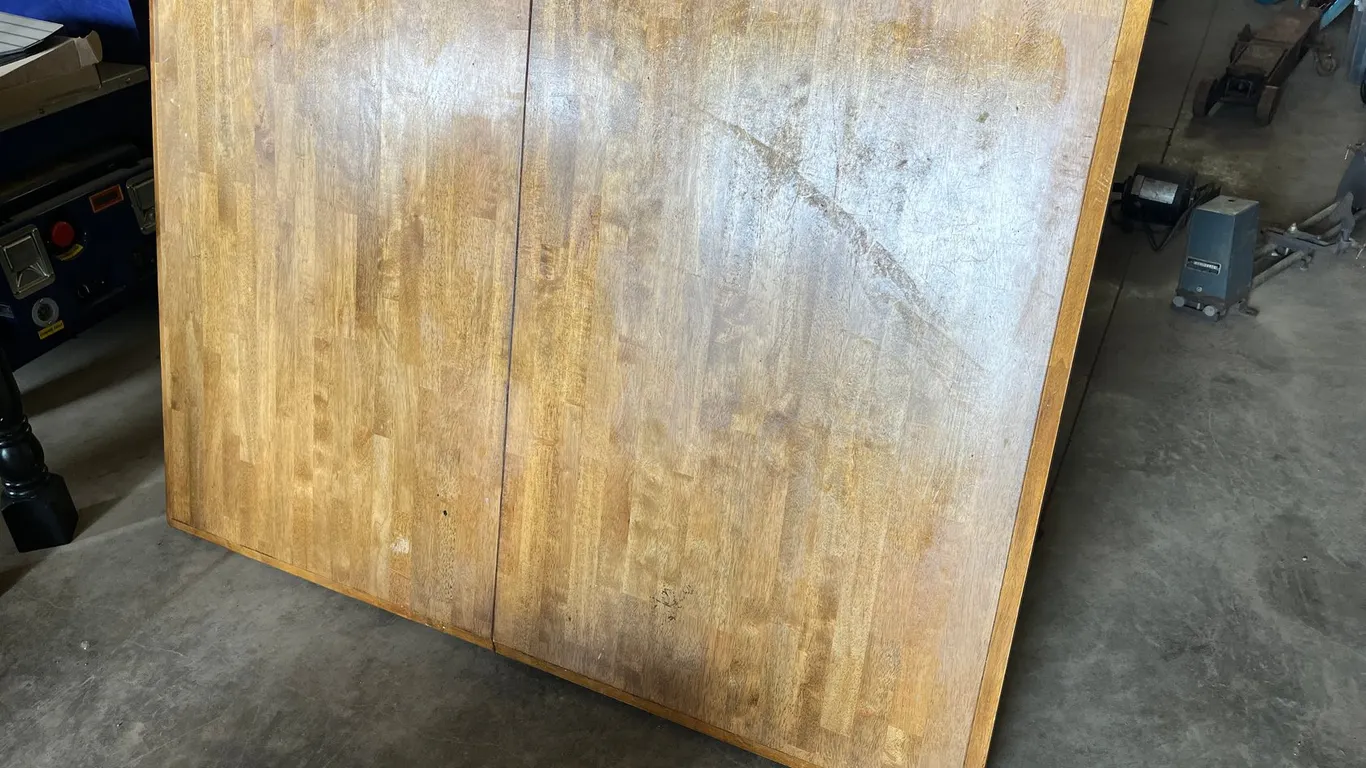Kitchen Table with Leaf and (4) Chairs