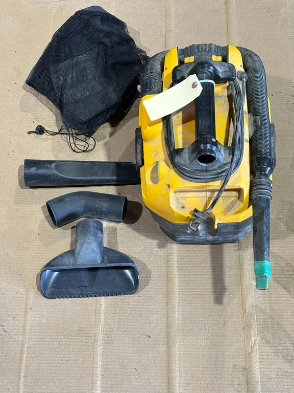 DeWalt 2 Gallon Vacuum