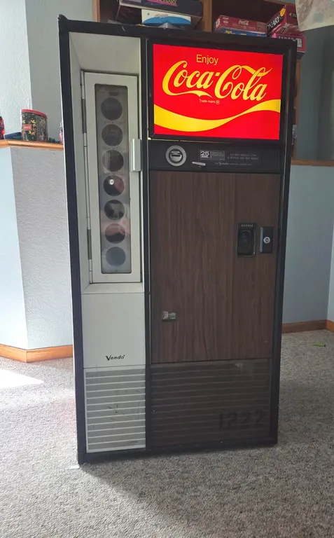 Vintage Coca Cola Machine