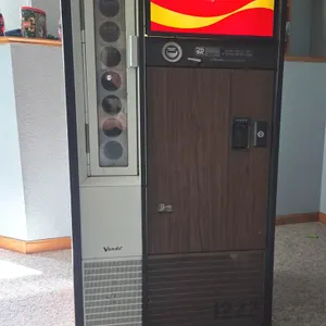 Vintage Coca Cola Machine