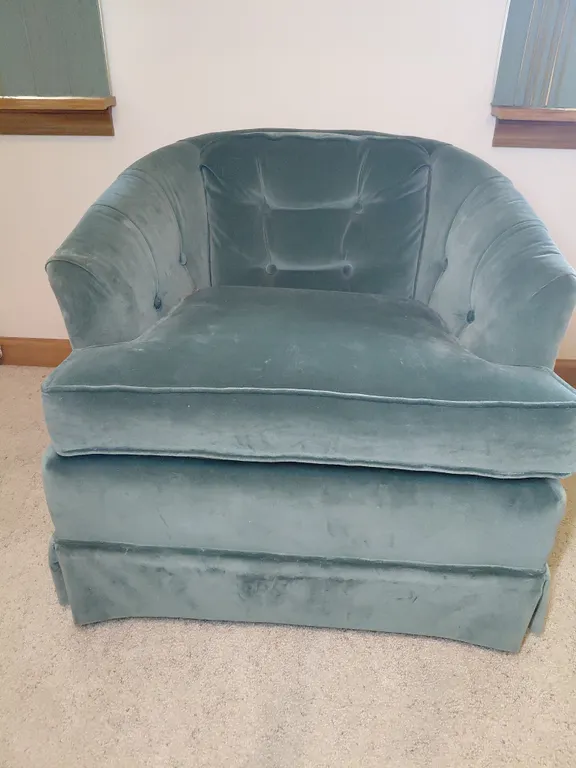 Pedestal Drum Chair