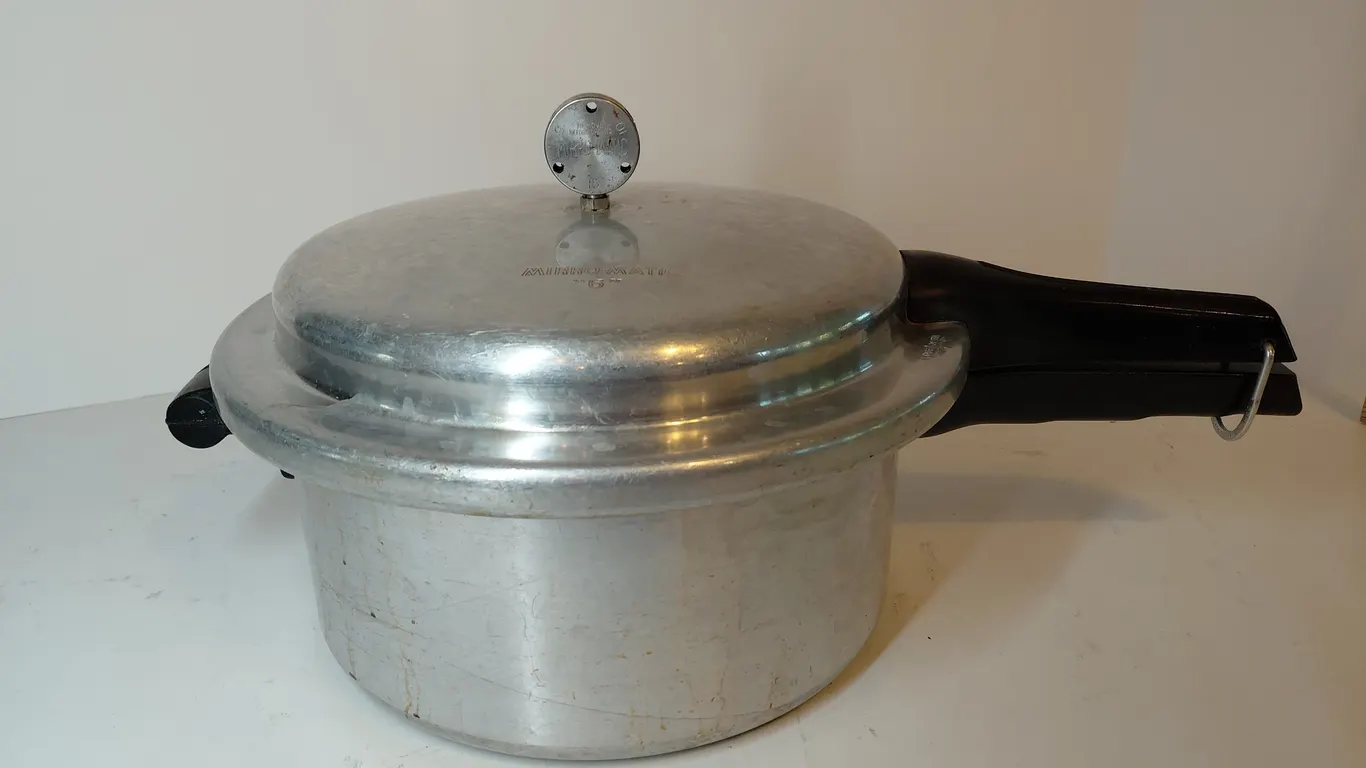 Mirrormatic Pressure Cooker