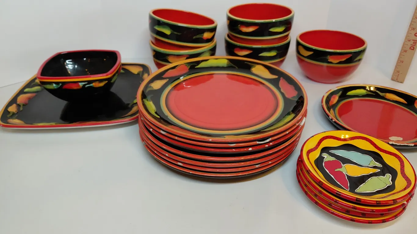 Jalapeno Dinnerware Set