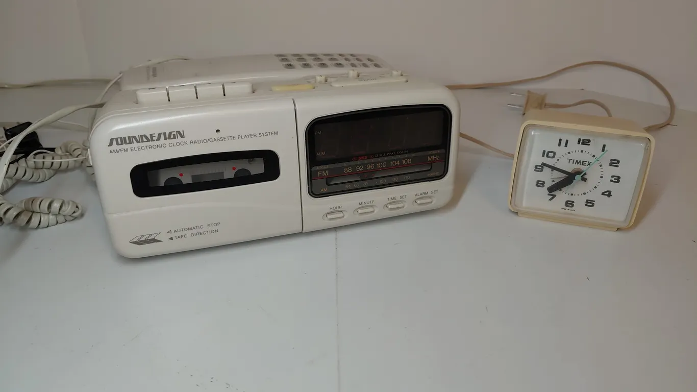 AM/FM/Cassette/Telephone Clock And Alarm Clock
