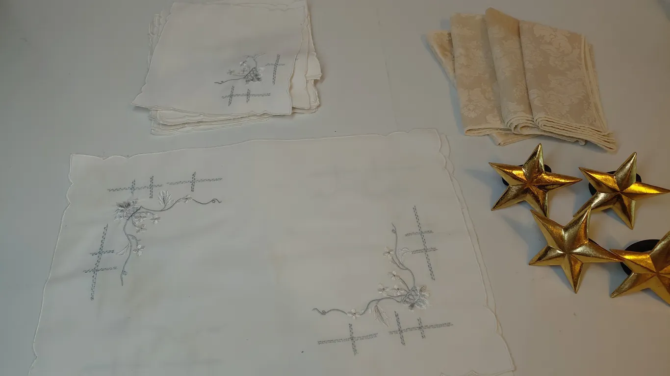 Placemats, Cloth Napkins, And Napkin Rings