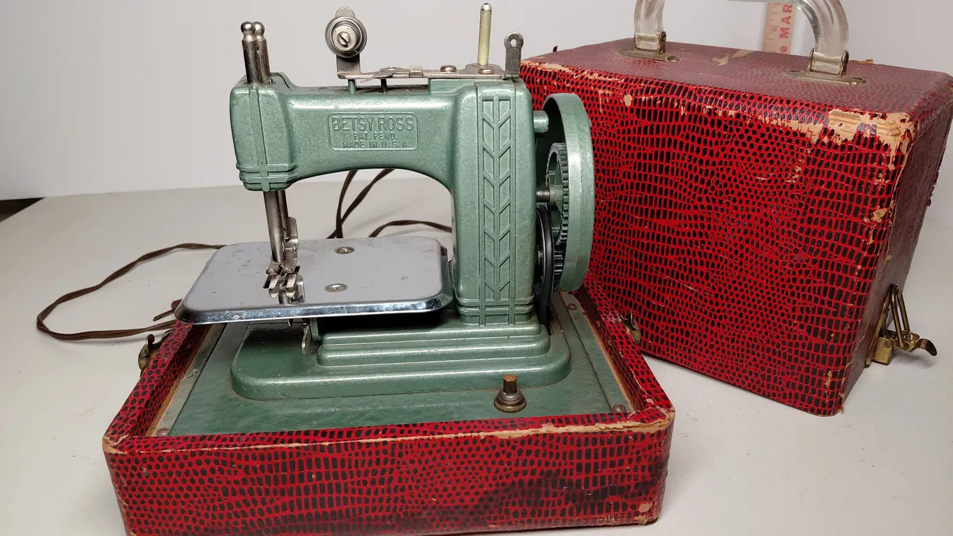 Vintage Betsy Ross Miniature Sewing Machine