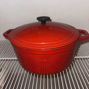 Large cast iron Dutch oven