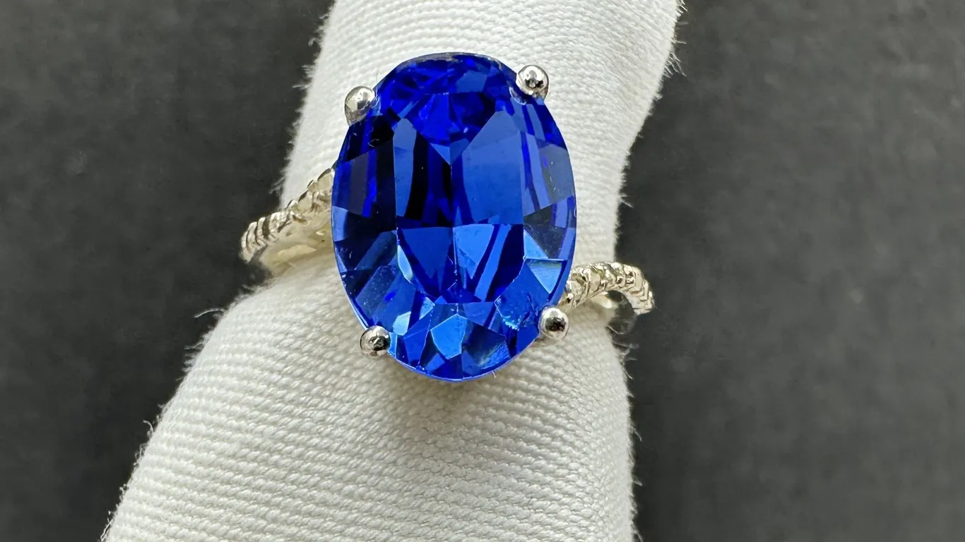 Oval Facet Cut Blue Sapphire 925 Sterling Silver (3.2 gms) Ring Sz 7