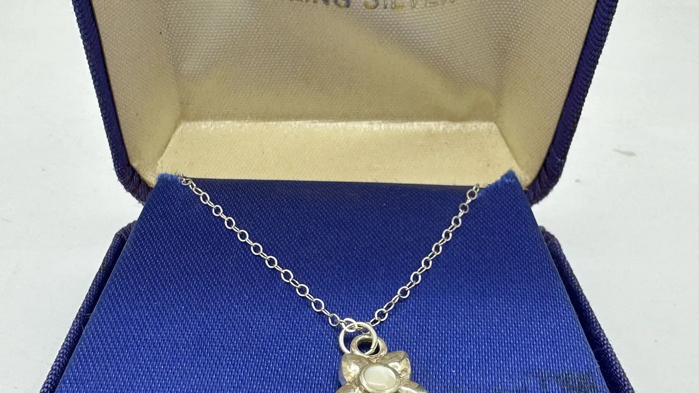 Pearl Center Star Flower Sterling Silver 925 Pendant Necklace