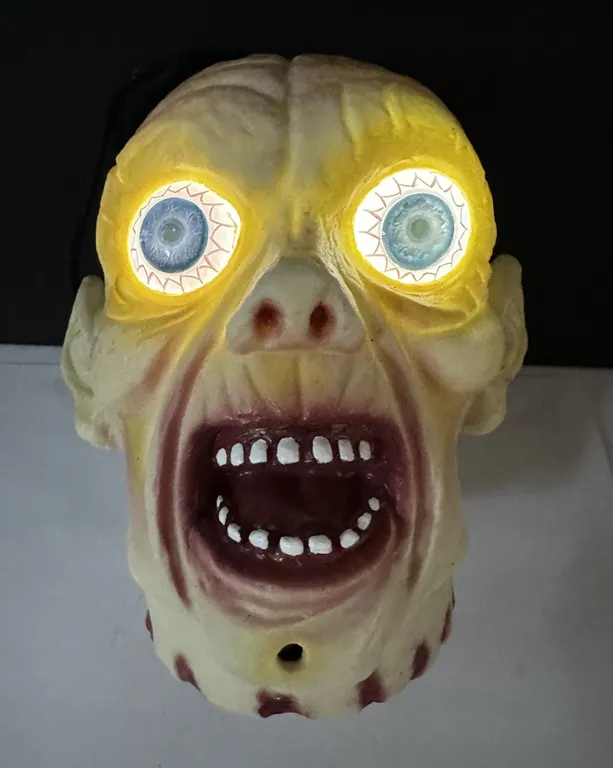 Halloween Gemmy Talking Light-Up Zombie Head