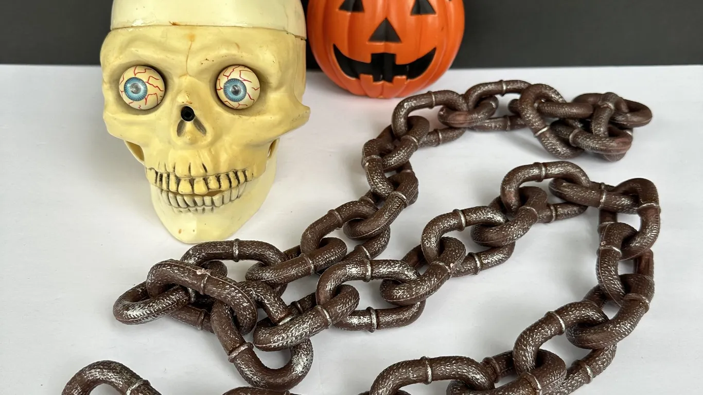 Halloween Decorations Plastic Chain Talking Skull Head & Flashing Window Pumpkin