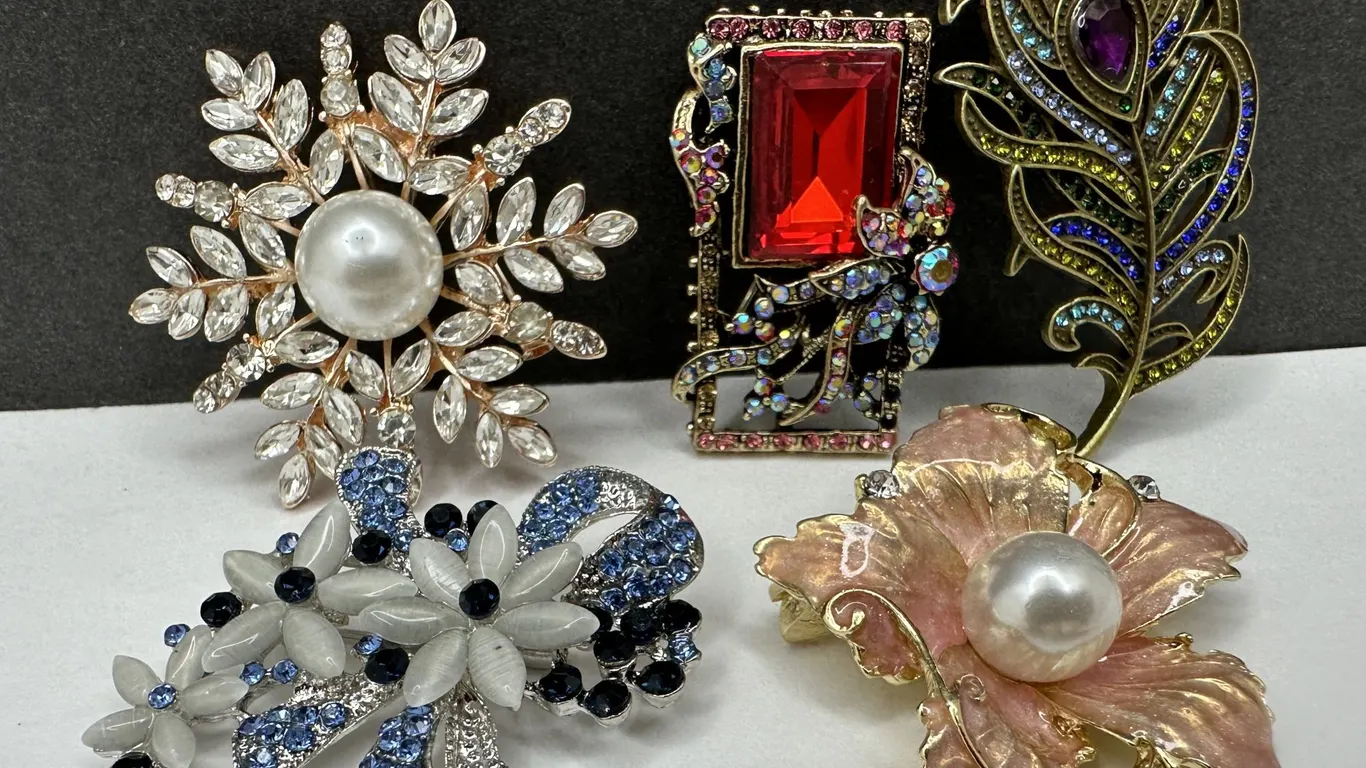 Vintage Costume Jewelry Rhinestone Pearl Enamel Brooch Pin Lot