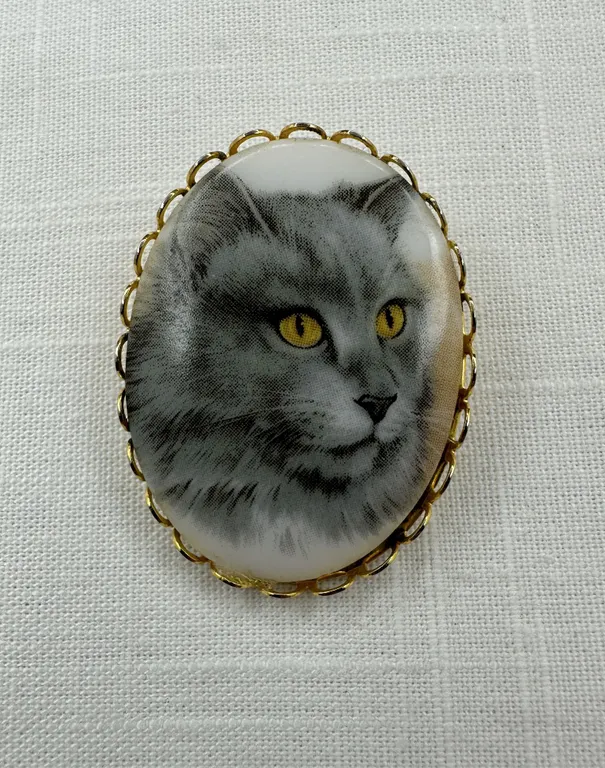 Porcelain Cat Kitten Portrait Gold Tone Brooch Pin