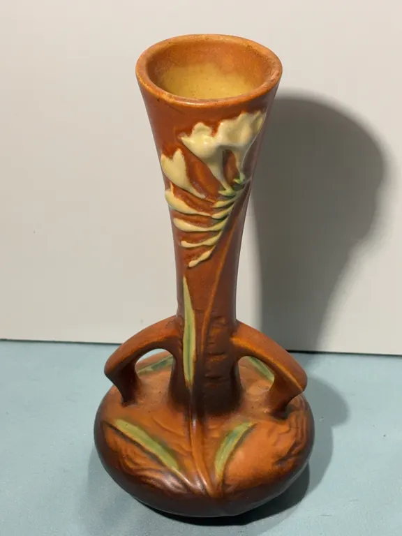 Roseville Pottery #195 Freesia Bud Vase