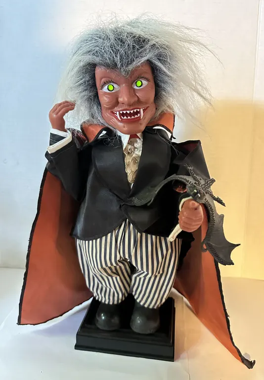 1988 Pumpkin Time Animated Dracula Halloween Figure