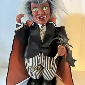 1988 Pumpkin Time Animated Dracula Halloween Figure