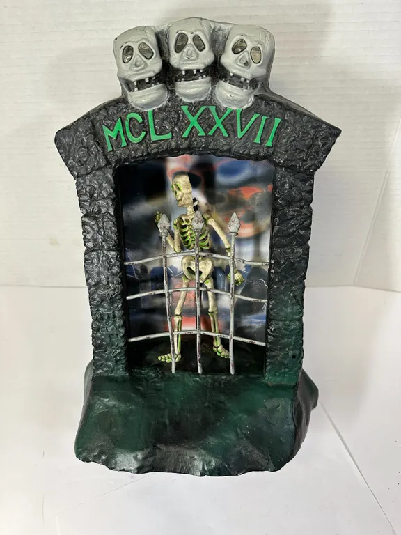 1996 GAF Animated Dancing Spooky Rappin' Crypt Skeleton